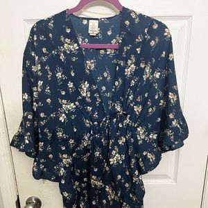 Floral blouse size S/M excellent condition